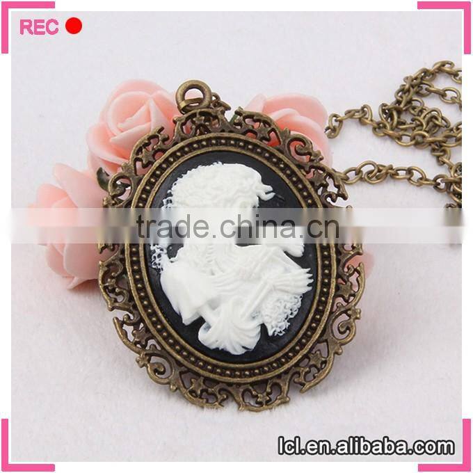 Engraved skull gothic necklace, for carnaval gothic jewelry