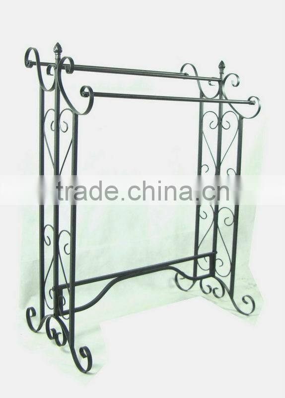 Metal bathroom towel rack