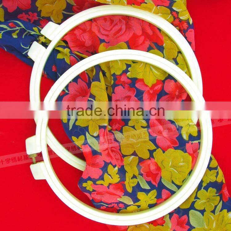 Wholesale top quality plastic embroidery hoop carft hoop with round Frame made in China