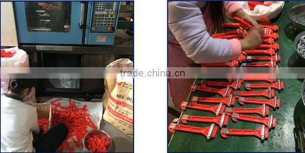 Safety hammer with noctilucence auto seatbelt cutter glass window punch breaker