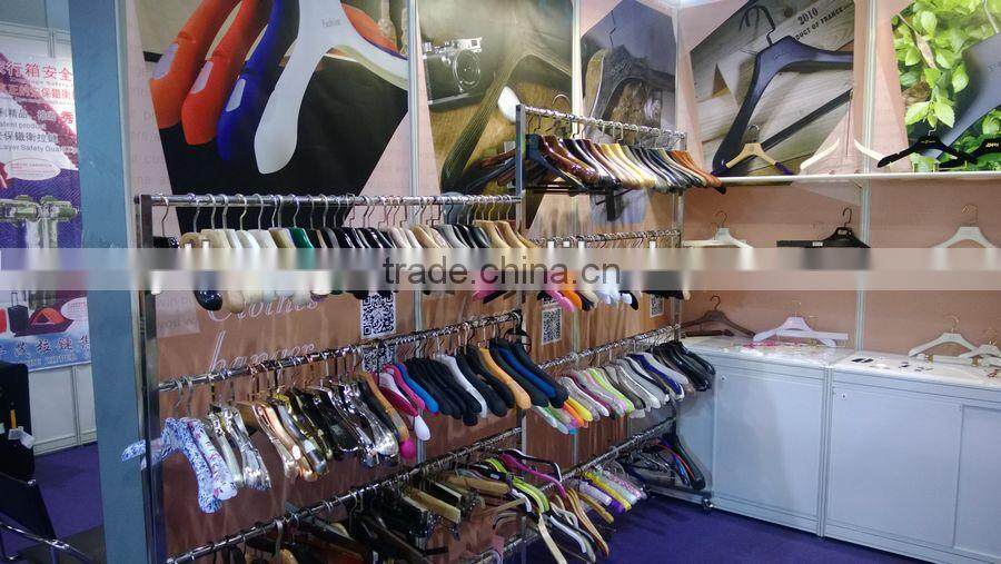 F84 velvet coated clothes hanger