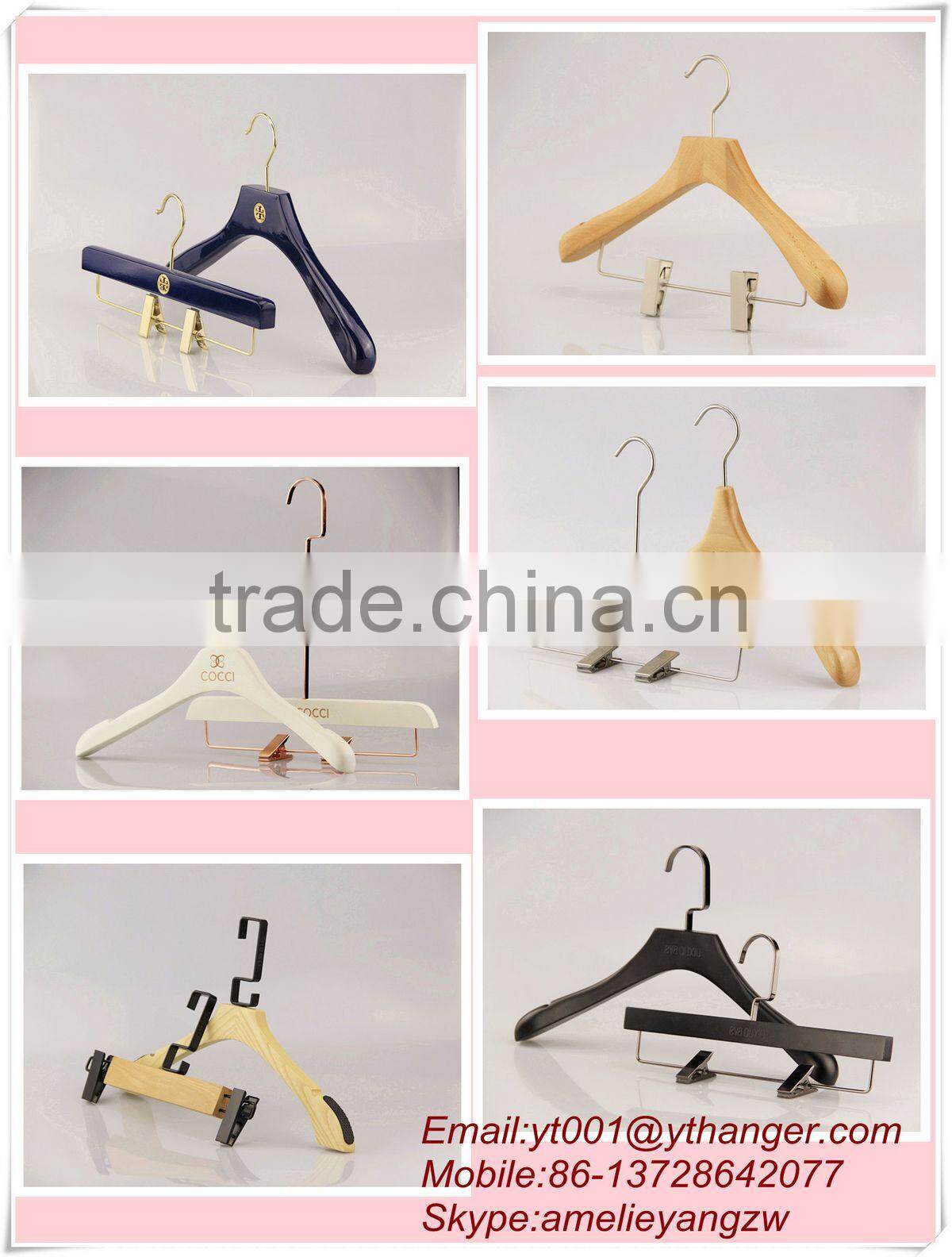 YT velvet clothes hanger velvet flocked hanger with metal logo