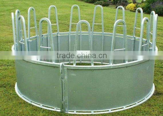 Round bale hay feeder for cattle and horse