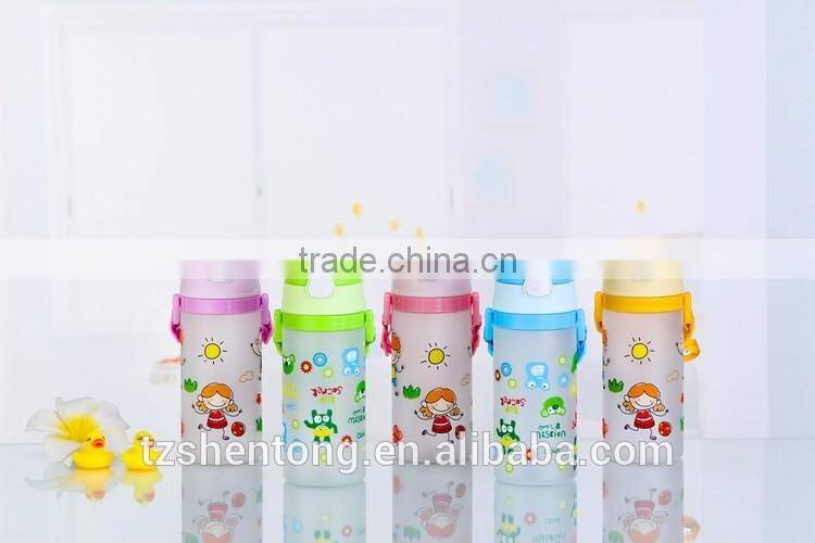 Kids flip top lid straw portable plastic drinking water bottle
