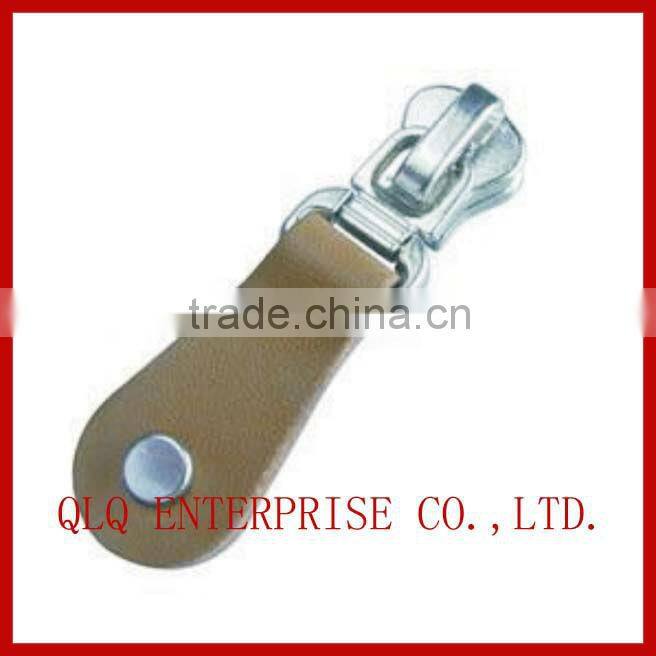 Auto lock zipper and slider