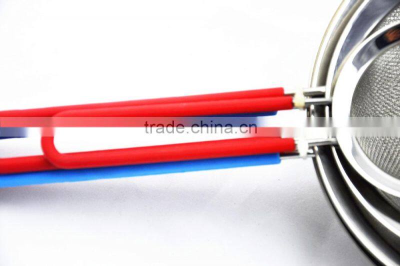 stainless steel kitchen mesh strainer with silicone sleeve on handle