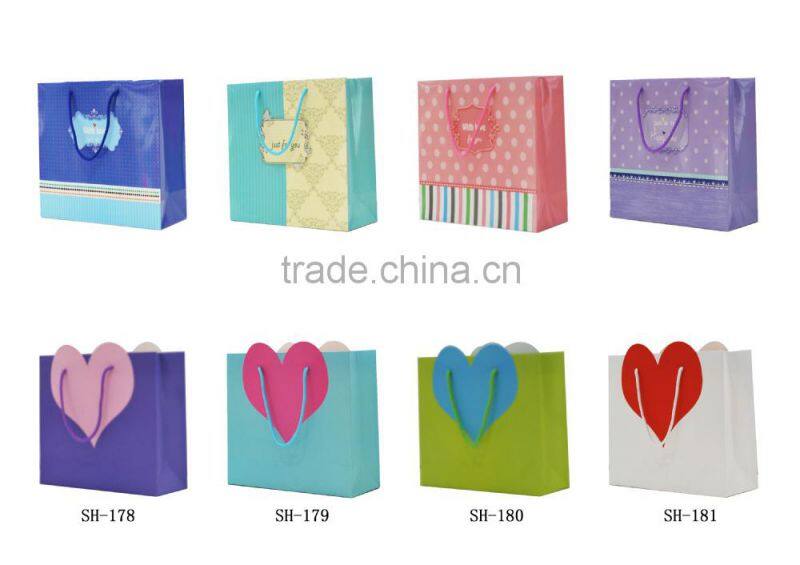 Customized new fancy wine paper gift bag with logo print ribbon handle made in china supplier and manufacture