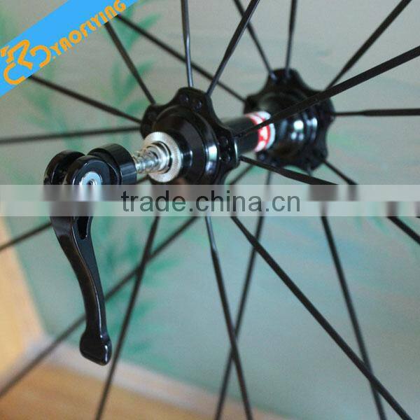 High quality Chinese carbon wheels for bicycle ,famous 700C carbon bicycle wheels 50mm Clincher tubular bicycle wheels for sale.