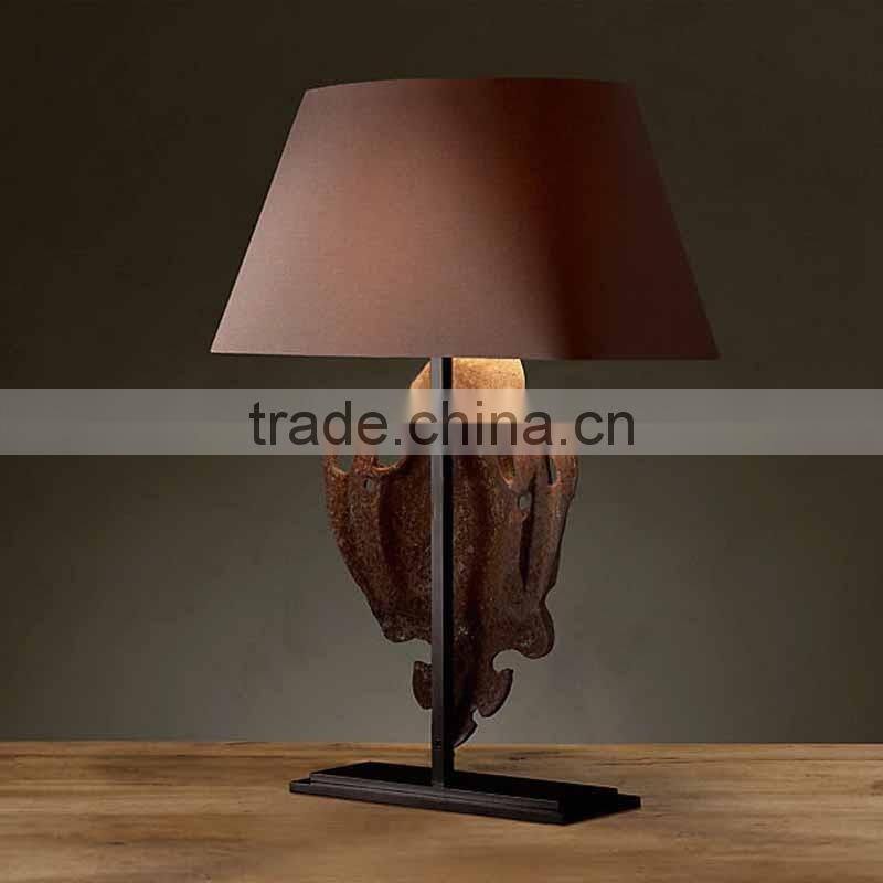 American provincial decorative lighting iron casting table lamp