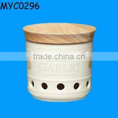 Kitchen decoration white ceramic onion storage pot
