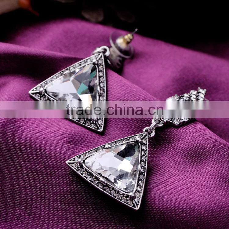 Simple Fashion Hot Sale Exquisite Elegant triangle earring, alloy earring with rhinestone
