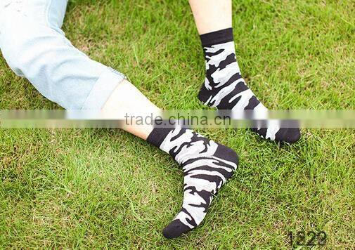 cheap young man fashion camo design non slip dots socks
