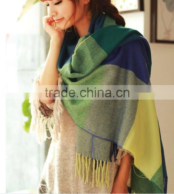 Hot sales different colors choice fashion design fake cashmere plaid pattern design scarf with tassel warm fashion scarf