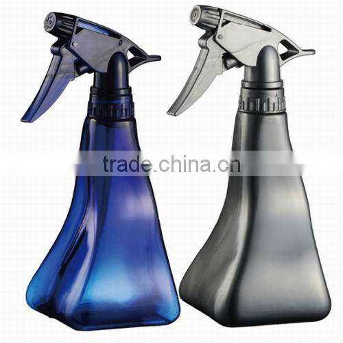 Plastic trigger spray bottle