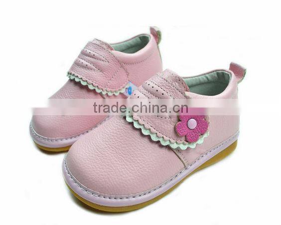 Fashion squeaky baby shoes for girls