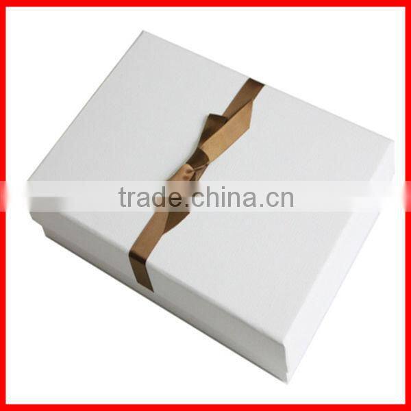 White Luxury Custom Paper Apparel Box Handmade