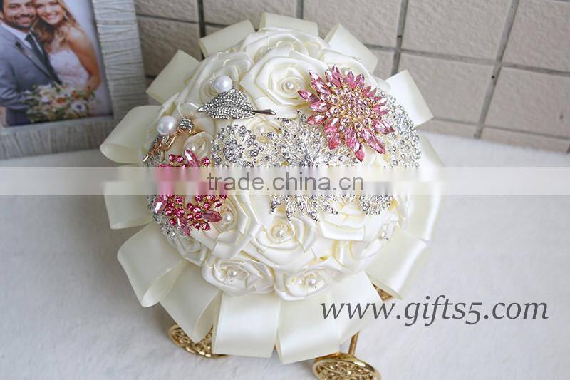 Luxury handmade flower boquet wiht gorgeous brooches