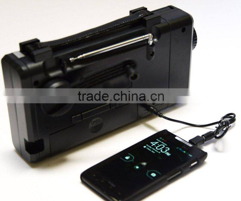 solar charger manual dynamo fm radio with led flashlight