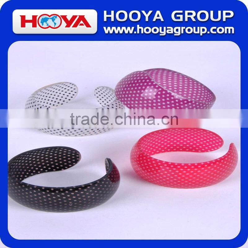 dot patterm woman plastic bracelet