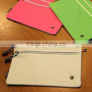 2013 hot ladies small Cosmetic bag/make up bags for girls with polyester