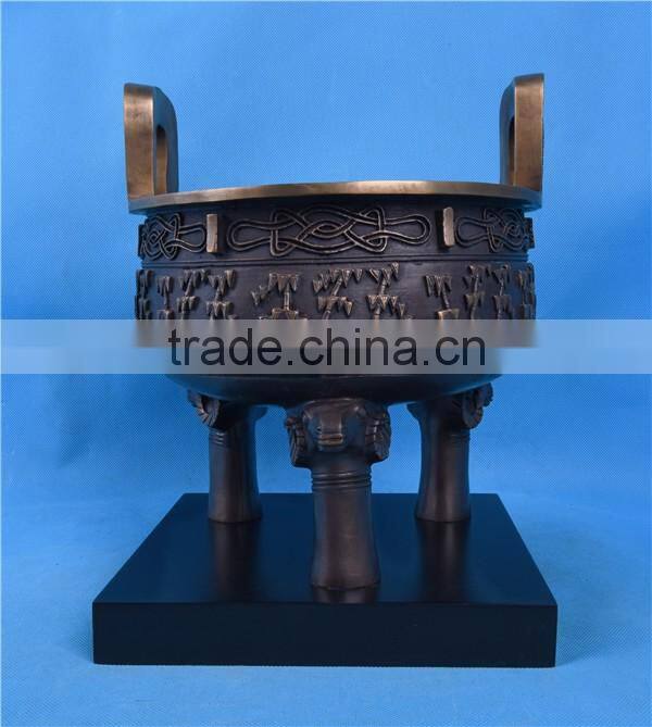 Chinese Classical Bronze tripod artwork/China style bronze artwork tripod/Bronze Decoration