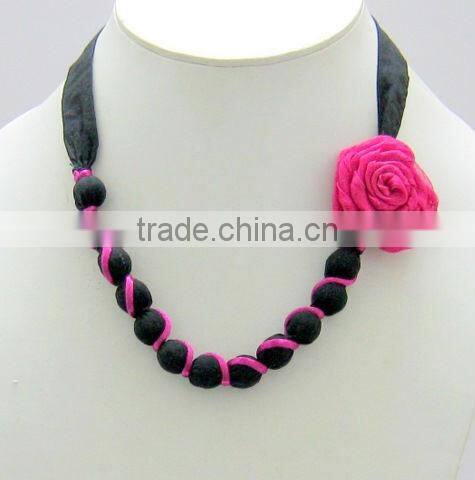 beads ribbon necklace