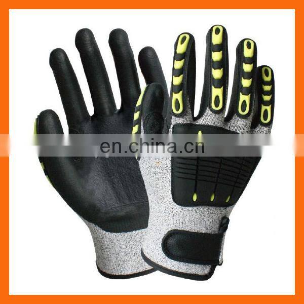 Level 5 Cut Resistant Gloves PPE Workwear Factory Grey PU Coated Non Cut Gloves to Work with Sheet Metal