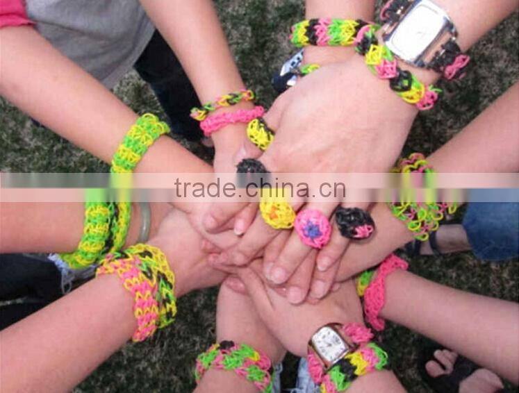 Look!! Cheapeast 2014 Newest Various of colors loom bands kit, wholesale Ecofriendly rubber loom bands bracelet kit in bulk!!!