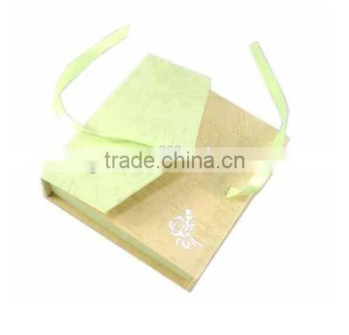 Good design for the paper jewelry bracelet box with ribbon