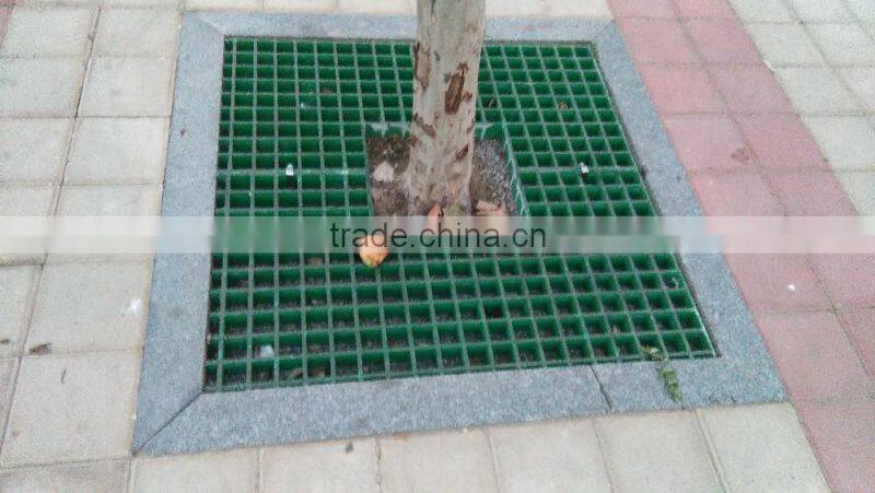Plastic floor grating