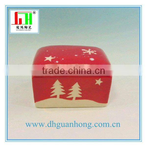 Christmas red ceramic candle holder in round shape
