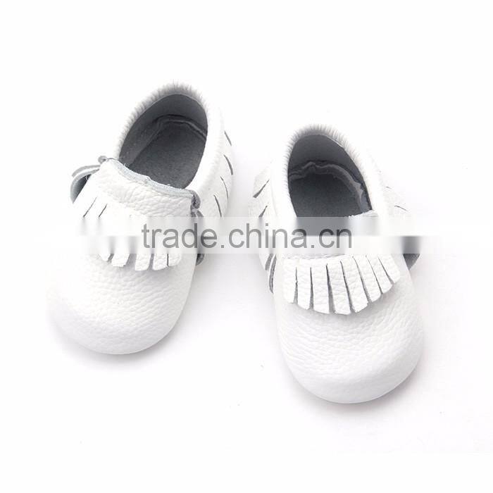 Latest design cheap leather wholesale baby moccasins shoes in china
