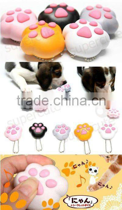 Bears paw shaped LED light keychain pendant with sound for promotion gift