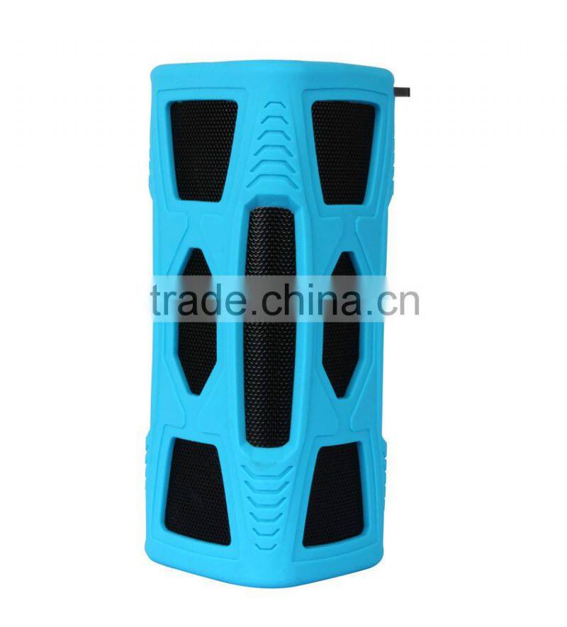 Factory Wholesales Wireless Portable Music High-end Bluetooth Speaker With Silicone Case Remote Clock