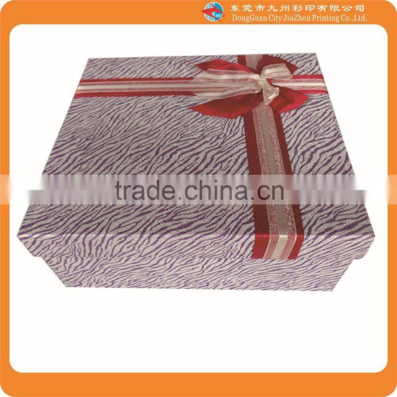 White flat corrugated box packaging