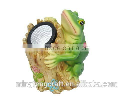 Hot selling Garden Decor animated Resin frog solar light