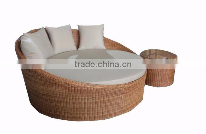 Swimming pool rattan daybed with cushion and coffee table swiming pool furniture