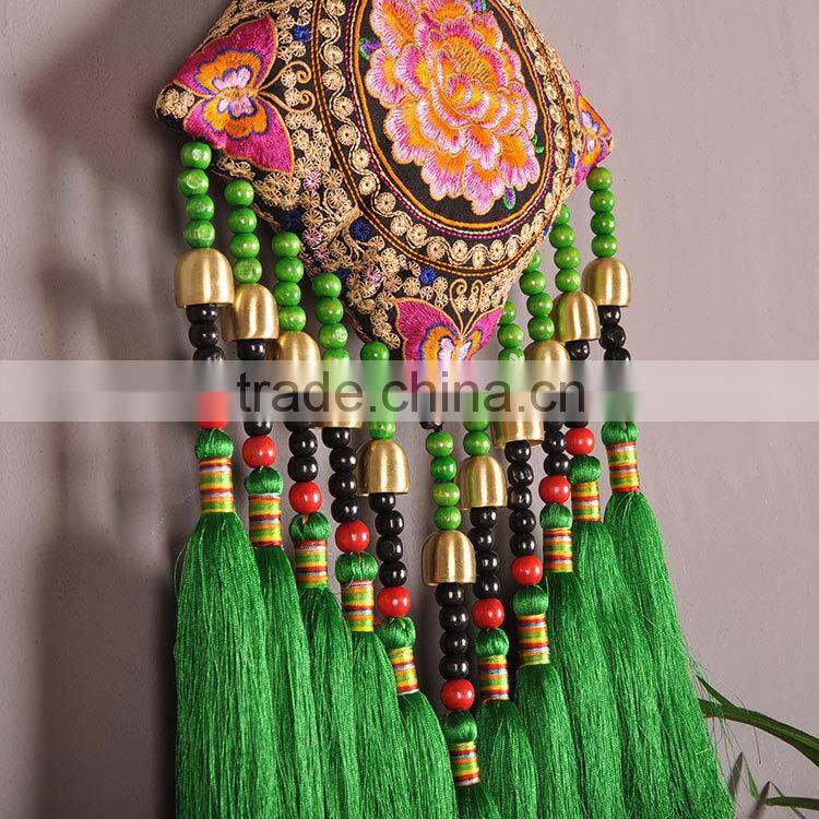 2016 new arrival canvas embroidery pendant for friends special embroidery pendant