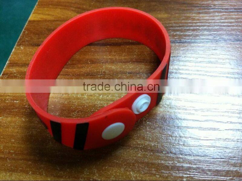 new arrival silicone bracelet with plastic button