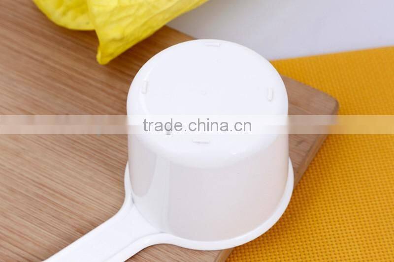 Factory price high quality PP food grade material customized logo measuring cups