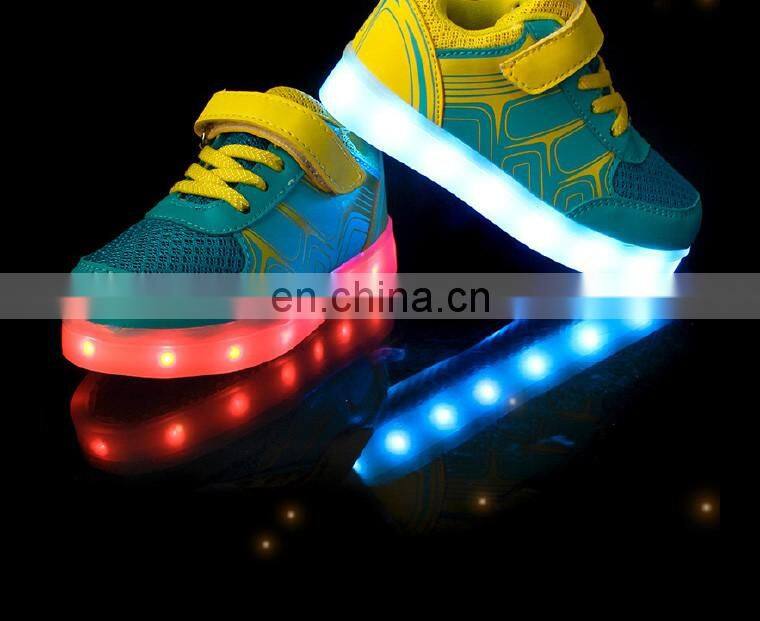 Factory Wholesale New design Light up shoes Children kids LED shoes sneakers Latest Cool footwear for girls boys