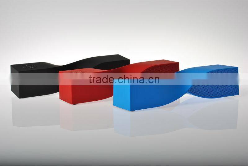 Butterfly shape portable speaker twisted bluetooth speaker