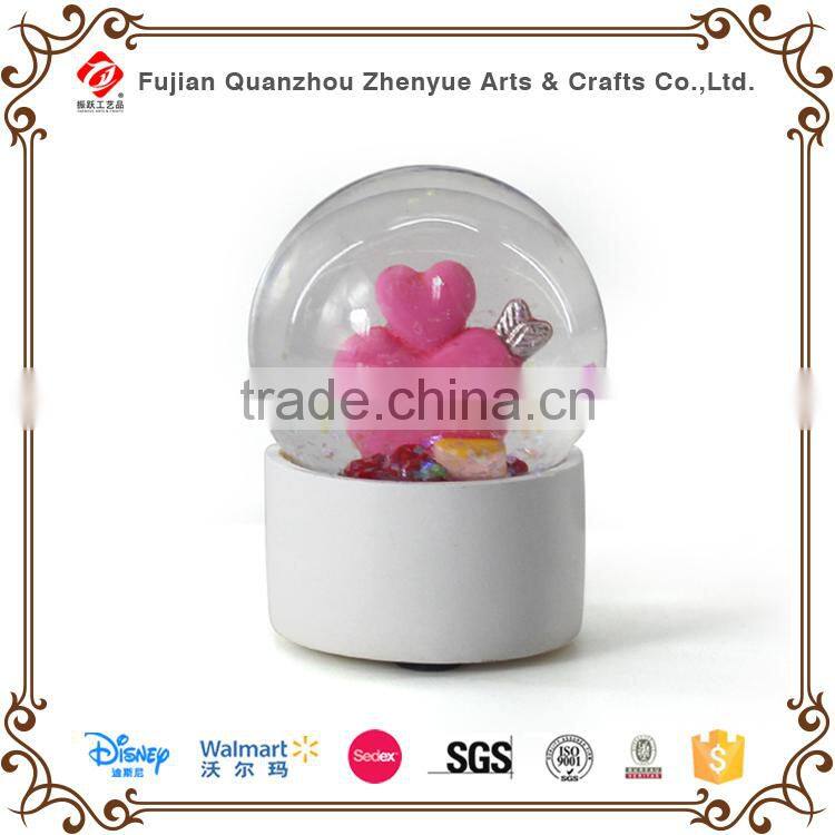 2015 cheap funny plastic snow globe