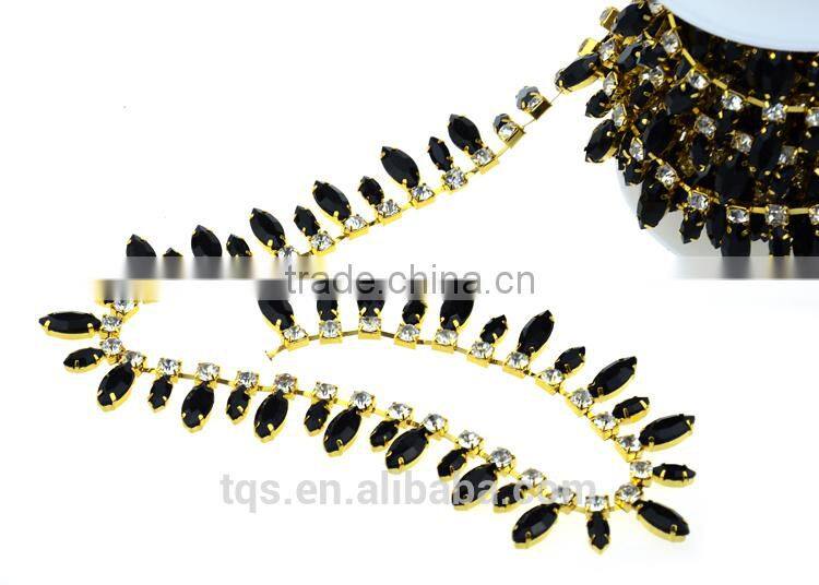 New Design Black Acryl Rhinestone Cup Chain