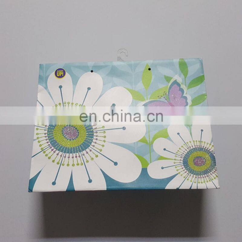 Lighting Up vest usages free pattern hand bags in a shiny way