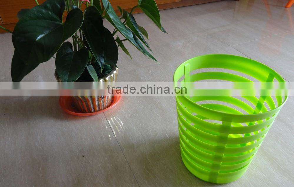 Plastic waste basket