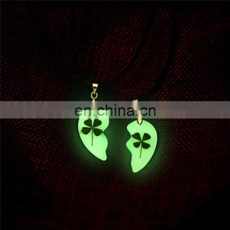 Clover Luminous Couple Necklace 2pcs Heart Shape Pendant Necklace Glowing In The Dark Lovers Jewelry Rope Long Necklace