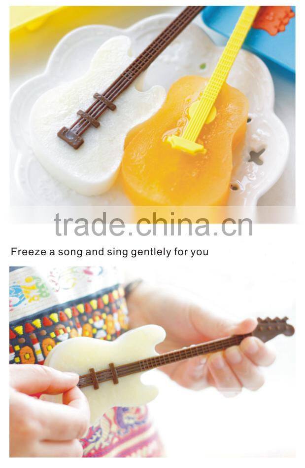 free sample NEW special cool fashion jazz party with stirrer guitar shaped silicon ice cube tray
