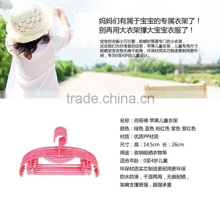 Plastic cloth hanger