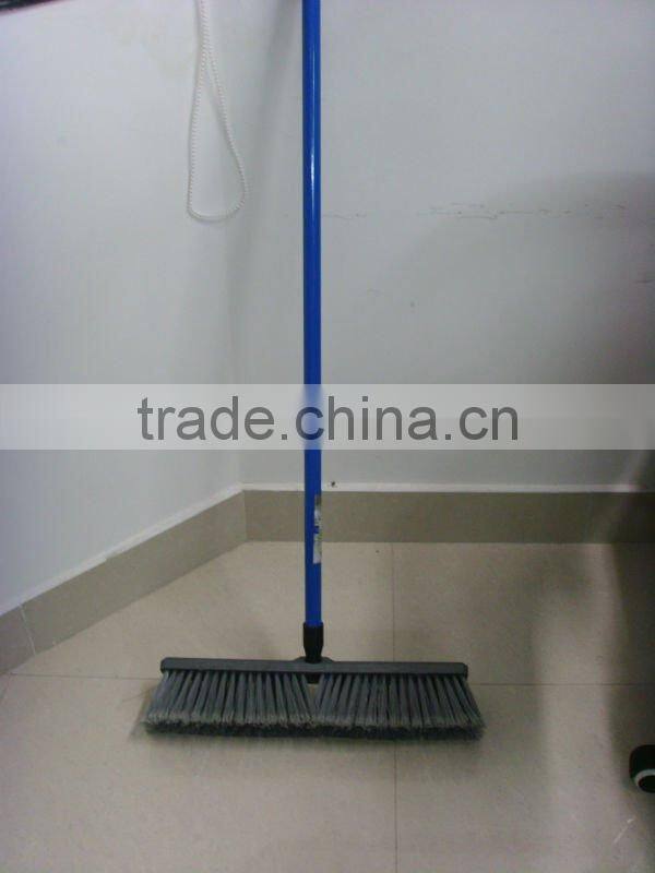 Heavy-duty push broom 18/24" Pro